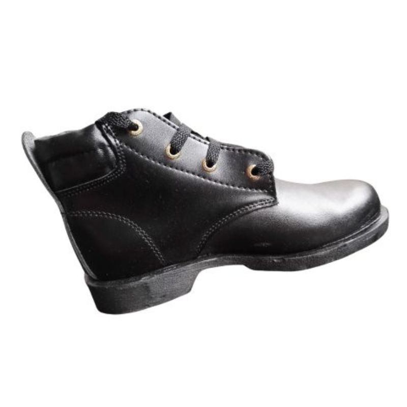 Z002C Bota de dotación sencilla Tallas 35 a 43 (square)